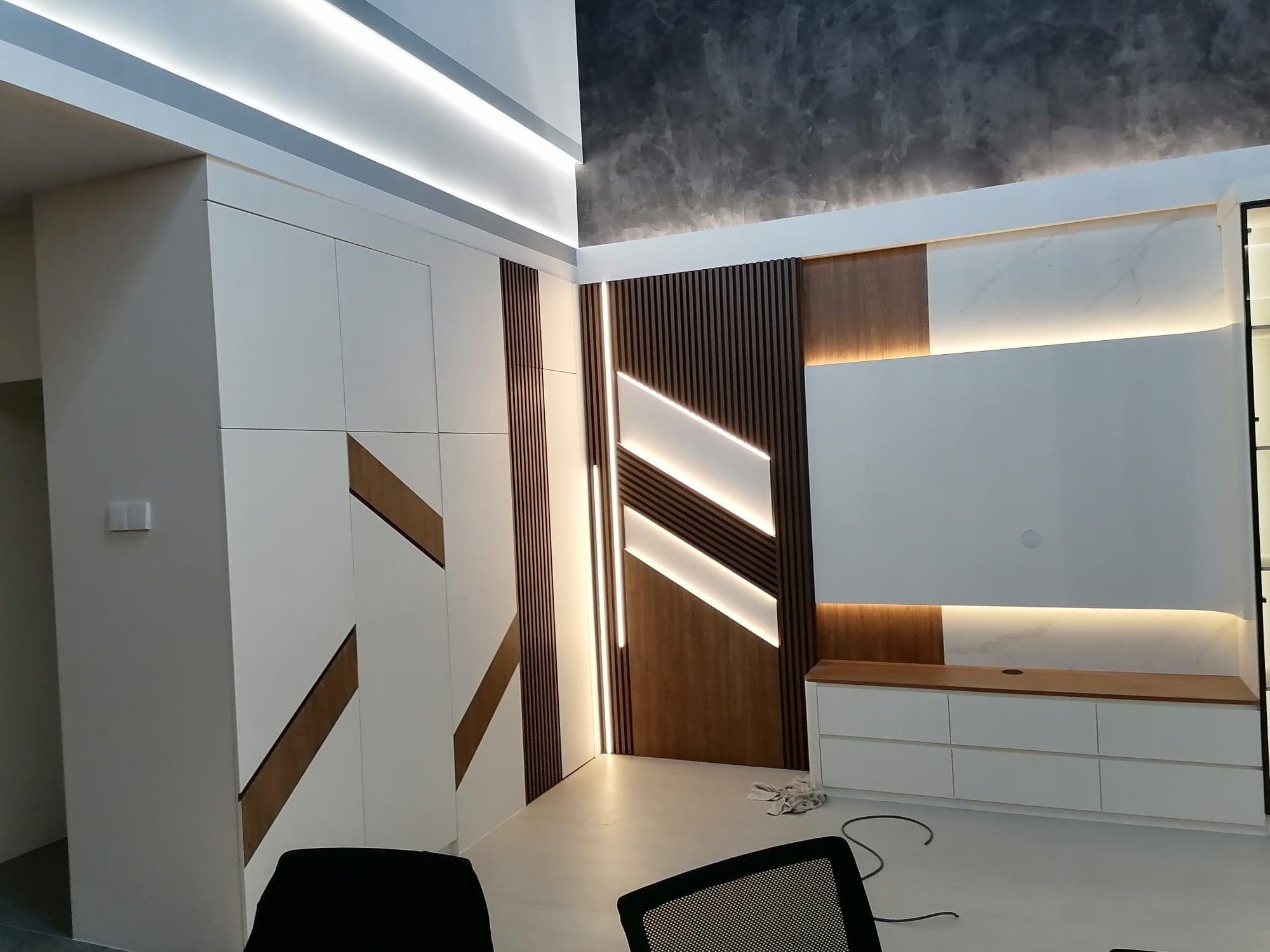 RH GLASS SOLUTION PTE LTD glass work