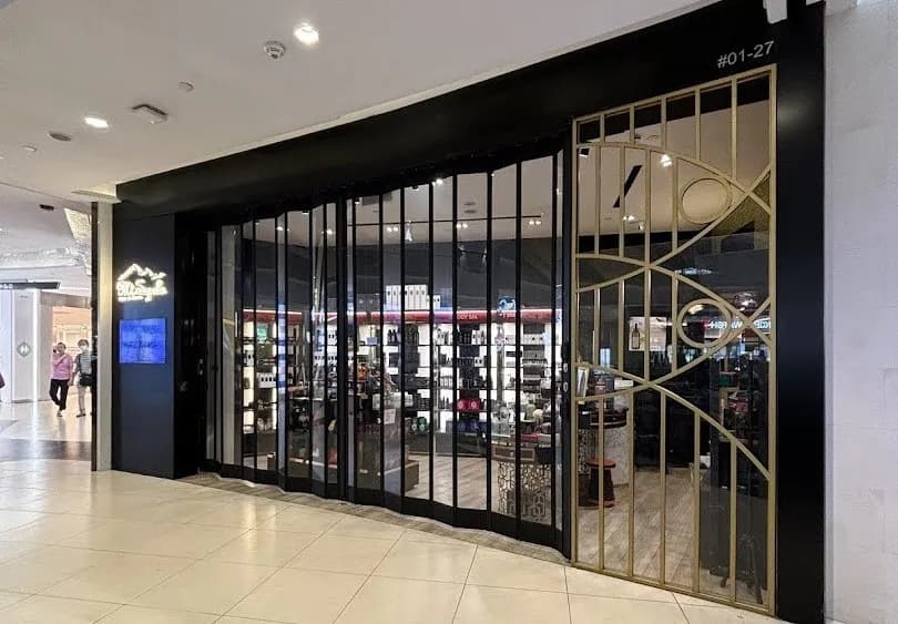 Mall Shopfront Glass